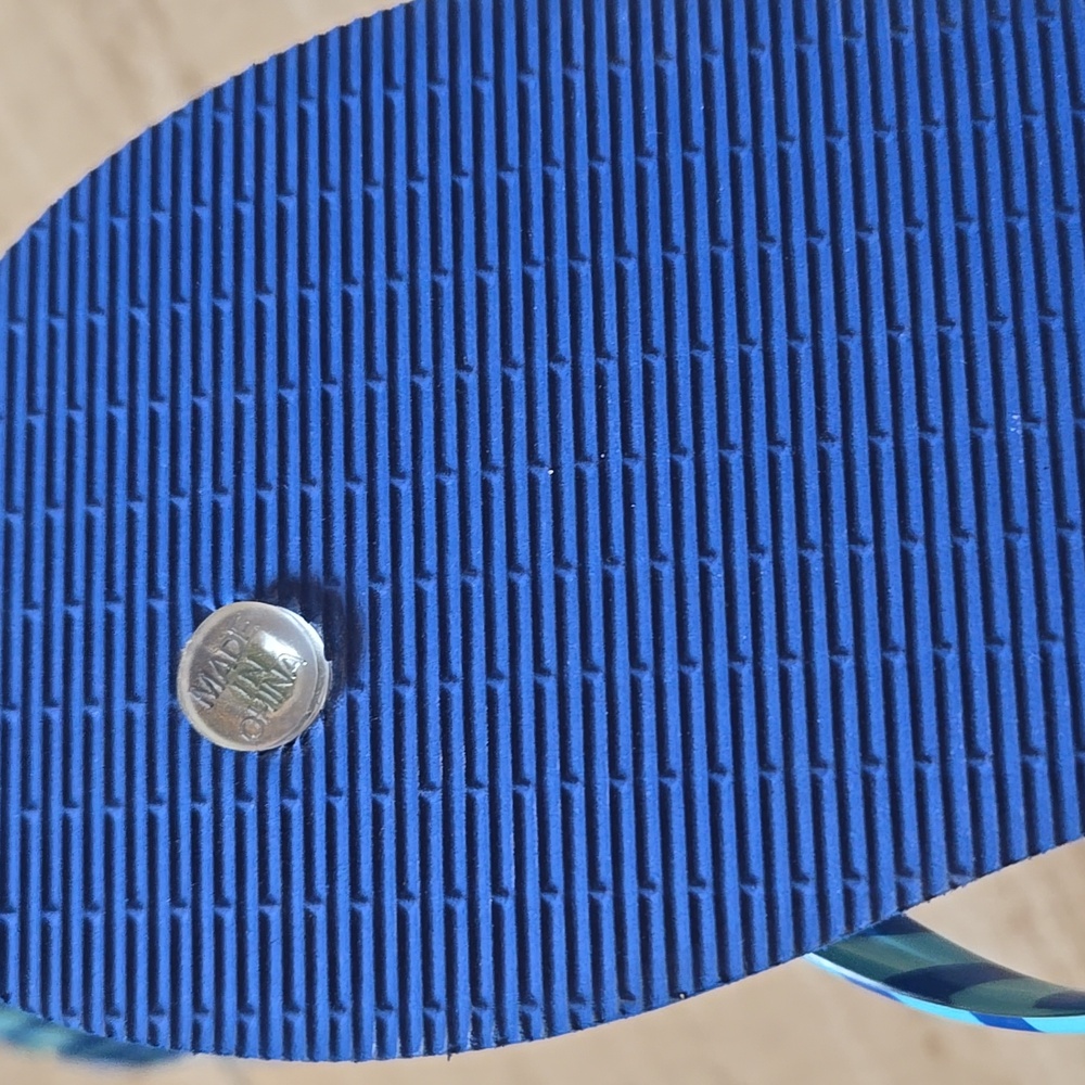 Vera Bradley Blue Turtle Print Flip Flops - Picture 7 of 8